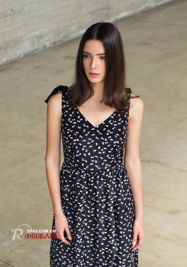 波点连衣裙怎么搭配 波点连衣裙复古小清新