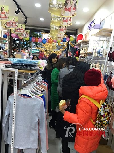 跟着这对好闺蜜选择加盟闺秘内衣品牌 让你轻松享受一份自由的事业