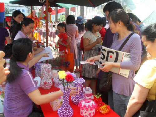 Handicrafts into a new experience of community farming culture