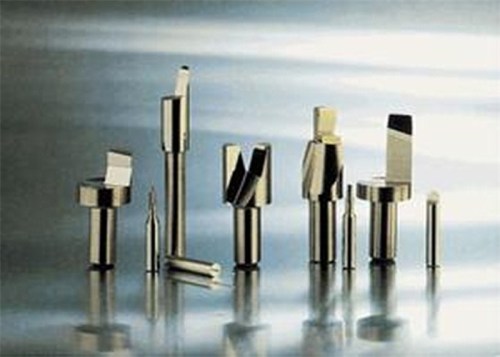 Comparing the advantages and disadvantages of high-speed steel and hard alloy