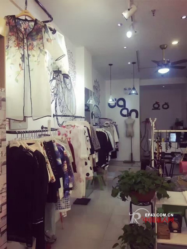 双喜临门 点占女装江苏店和四川店盛大开业