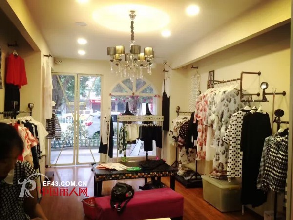 双喜临门 点占女装江苏店和四川店盛大开业