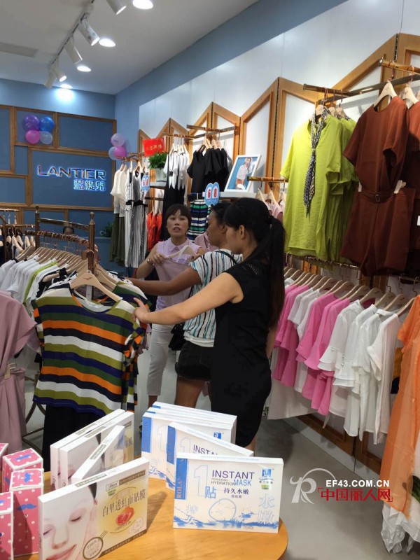 热烈祝贺蓝缇儿广州增城万和百货新店盛大开业