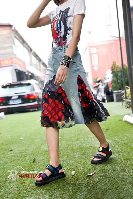 80.90后姑娘前卫穿搭&nbsp; 个性前卫服装搭配