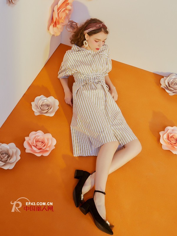 18岁少女穿衣搭配推荐 夏日清新少女装搭配