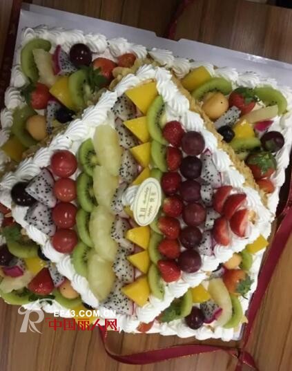 公司是怎么给员工过生日的 女人心内衣寿星集合过生日