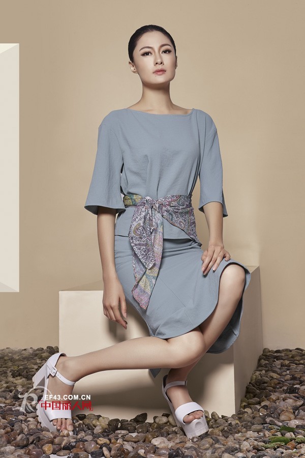 灰色适合上班族吗 上班穿搭记