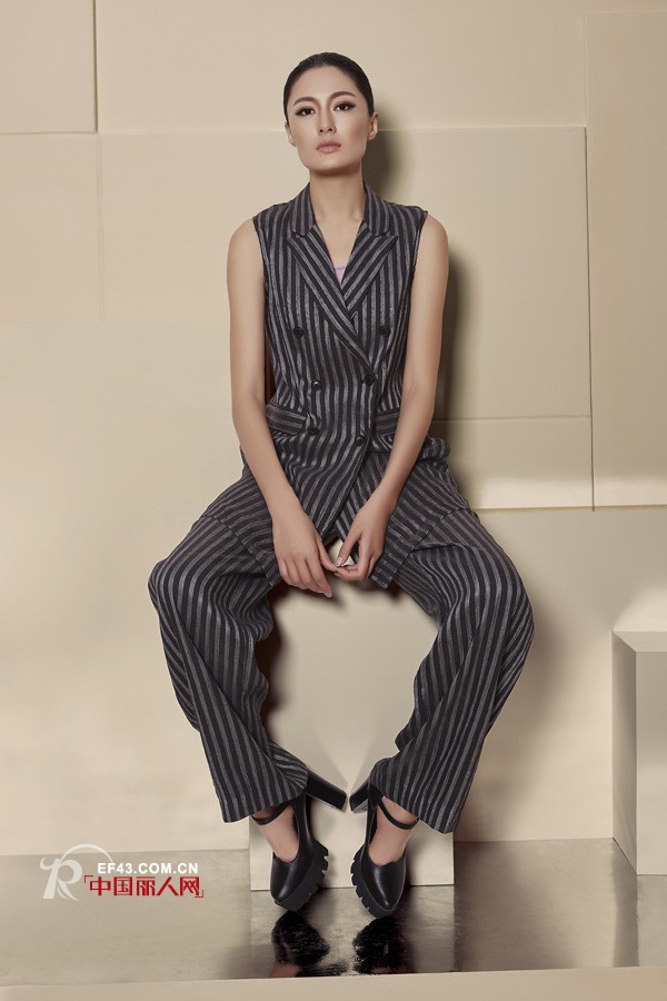 职场达人要怎么穿搭 纽方为你支招