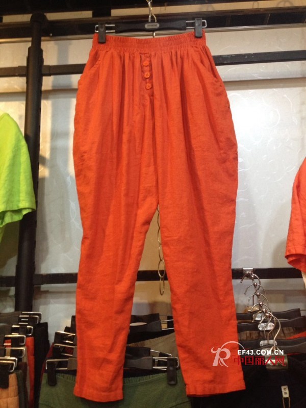 棉麻上衣怎么搭配 宽松棉麻衣服配什么裤子