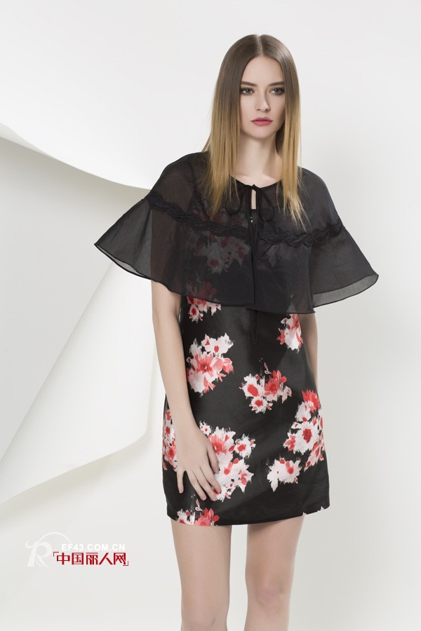 她们那么美 还不是因为有条印花裙