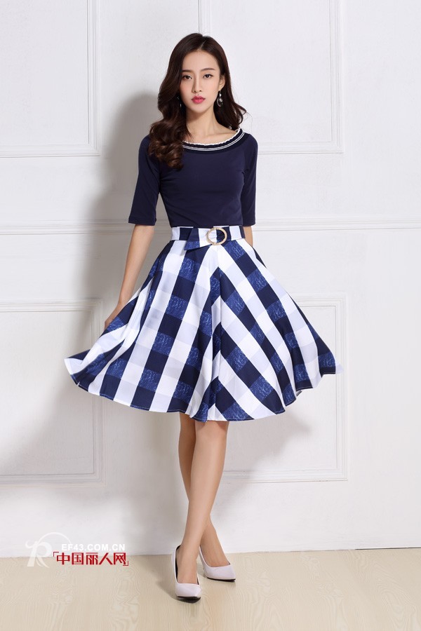 衬衫与牛仔拼接的连衣裙好看吗 优雅款拼接连衣裙