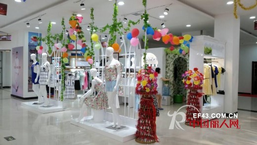 热烈庆贺丹诗格尔女装延安吴起加盟店店盛大开业