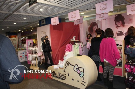 hello kitty“草莓之日”主题展即将登陆重庆、成都、无锡