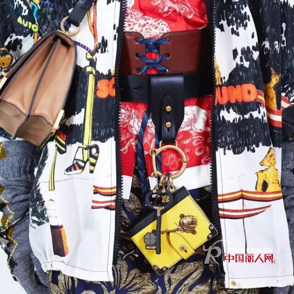 身体蕴藏的故事：Prada 2016秋冬广告大片细节赏析