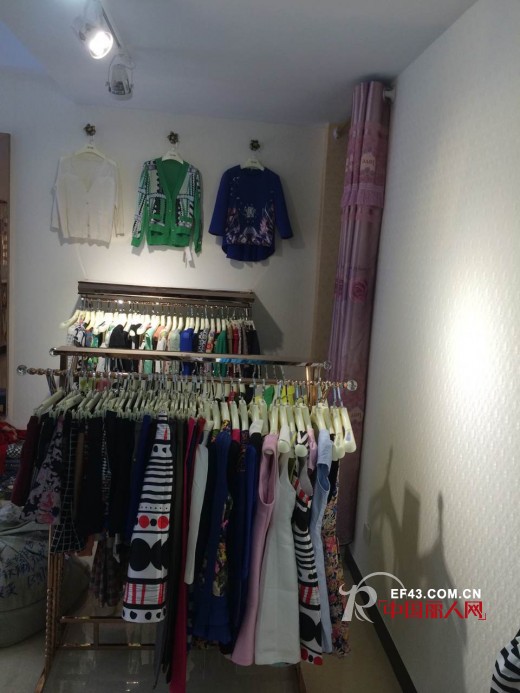 西子丝典女装品牌内蒙古乌兰察布市新店开业