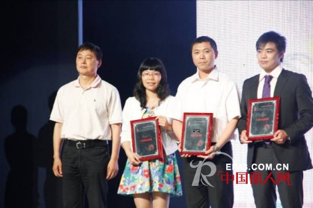 热烈祝贺新怡集团荣获“2010—2011年度内衣行业成就奖”
