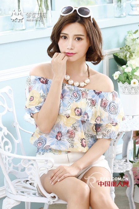 邻家女孩清新印花装 打造甜美淑女气质