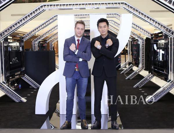 Li Chen took a photo with Loic Biver, general manager of Hublot's Greater China region