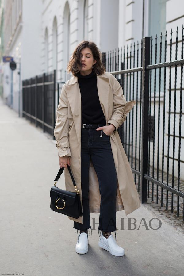 Fashion blogger Carola Pojer trench coat style