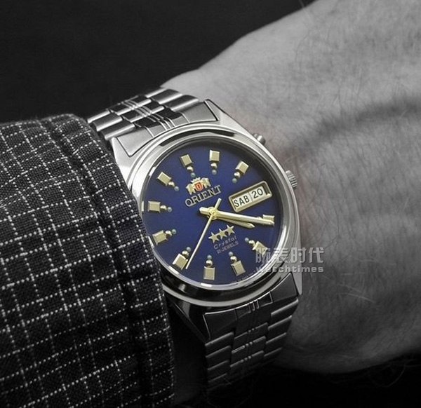 Men see the subway to wear steel strap watches, which is why?