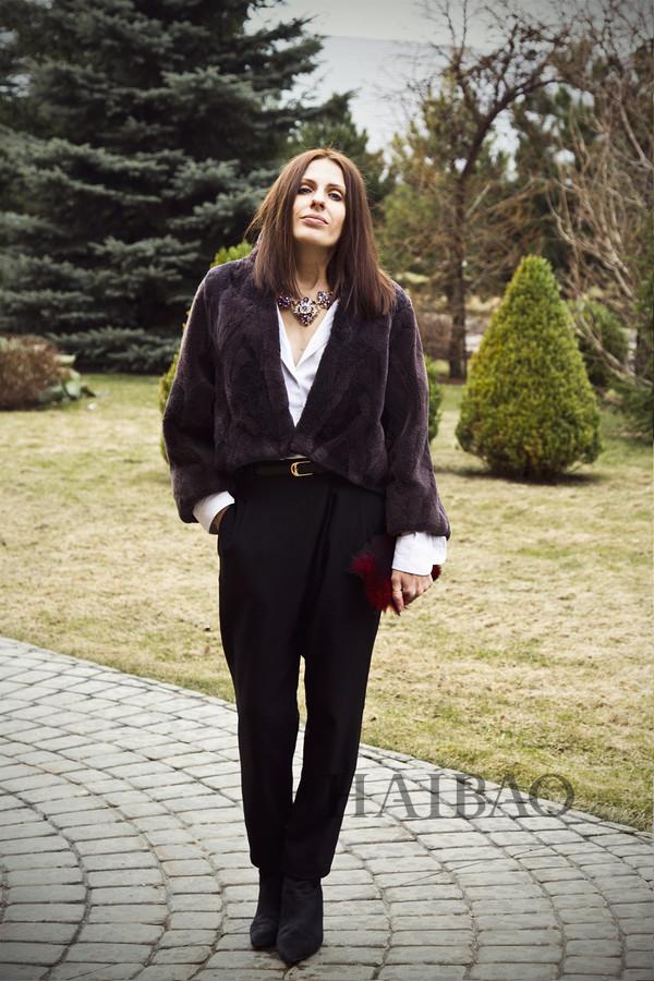 Russian fashion blogger Manona Che Street beat