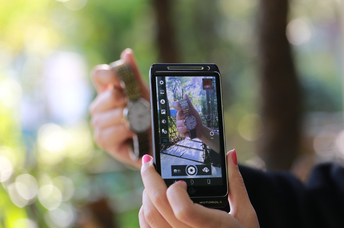 Will take a lot of photos with you, enjoy the record of this wonderful moment