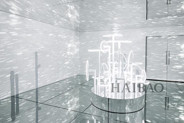 Chanel # # black and white is not - J12 multi-dimensional experience