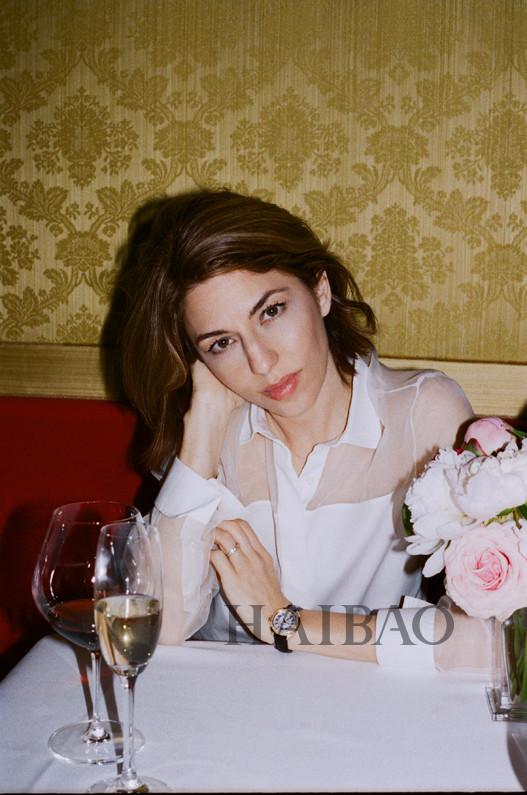 Famous movie director and fashion Icon Sofia Coppola (Sofia Coppola) love the Clé de Cartier watch