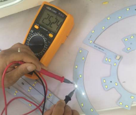 How does the multimeter measure the LED light?