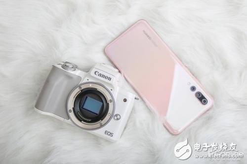 The phone is the camera! Huawei P20 Pro camera hangs Canon EOS M50 SLR camera