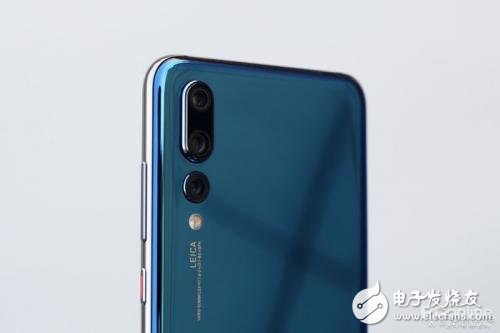 The phone is the camera! Huawei P20 Pro camera hangs Canon EOS M50 SLR camera