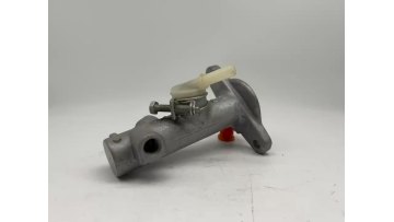 Clutch Master Cylinder for ISUZU 8-97102-021-0 8-97102-437-0 8-97124-109-0 8-97167-404-0 8-97210-748-0 8-97210-748-11