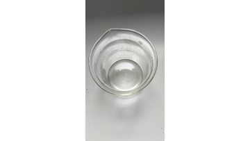 Dissolve ginger extract powder in water.MP4