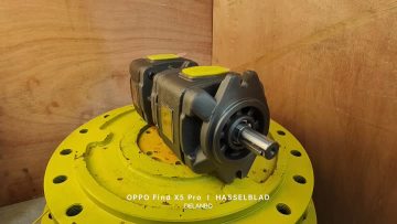 Low speed high pressure gear pump