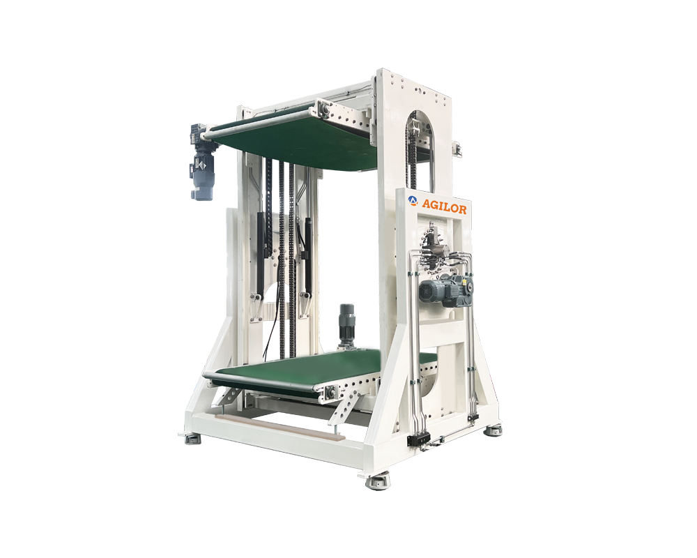 Packaging machine turnover conveying device
