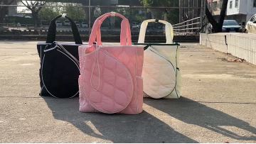 Q24-38 tennis bag