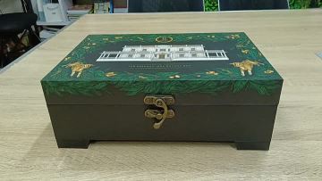 Classic suitcase box 