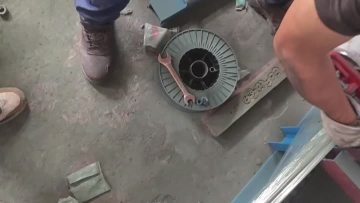 Tube drawing machine