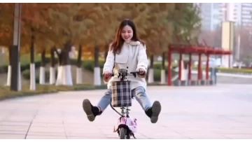 Mini electric scooter foldable for commuting