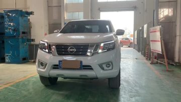 Navara NP300 headlamp