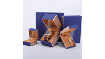 Wholesale luxury leather jewelry gift set box blue velvet packing box with light bracelet ring earrings led jewelry box1