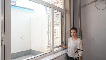 Aluminum Frame Retractable Fly Screen Window Profile Roll Up Screen Window1
