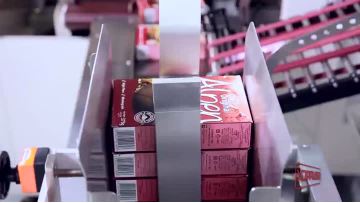 The intermittent side sealer work with the book feeder to pack the dessert boxes