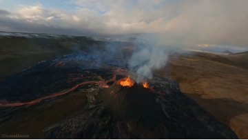Aerial photography of the Earth's eye, the charm and danger of volcanic eruptions