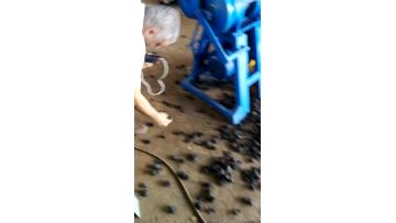 Used tire cutting and crushing machine/waste tire recycling machine1