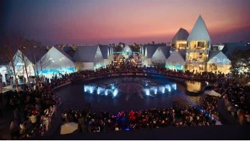 Shopping mall music fountain