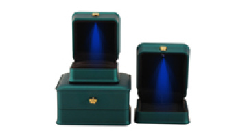 Hanhong wholesale custom luxury crown jewelry packaging box led bracelet necklace ring box green jewelry box with led light1