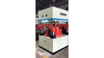Four-column puzzle cutting hydraulic press