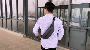 2022 Custom hot new outdoor waterproof chest bag USB Handbags Luxury Wear Resistant Oxford Chest Strap Bag1