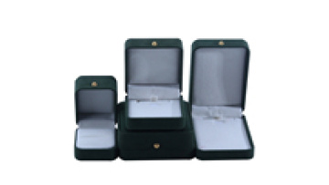 Hanhong wholesale custom logo luxury green velvet jewelry packaging box necklace bracelet stud earrings ring jewelry box1